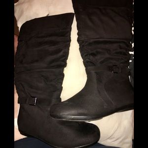 size 10 avenue faux suede boots